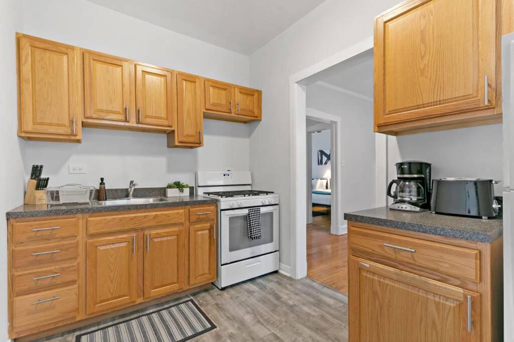 Well-Furnished 1Br Apt In Popular Spot - Belmont J3 شيكاغو المظهر الخارجي الصورة